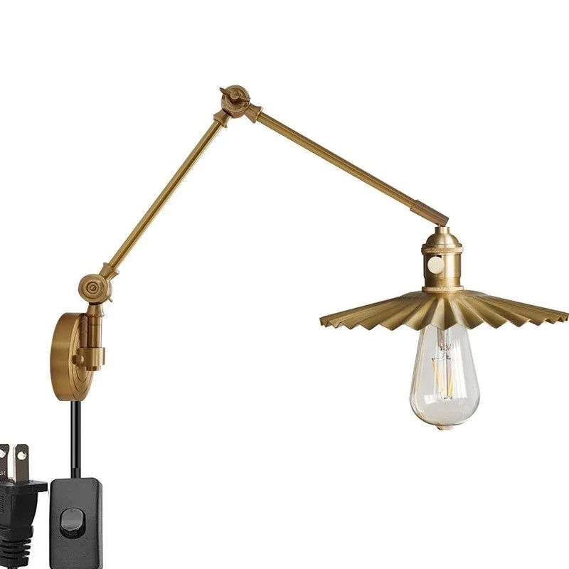 lampe murale industrielle dorée lisse fixée mur interrupteur câble électrique moderne cuisine chambre