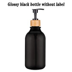 distributeur savon liquide cuisine pompe bois bouteille blanche noire vaisselle mains pot verre