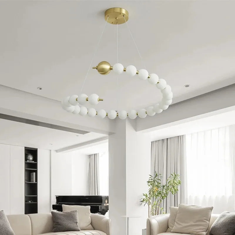suspension lumineuse moderne blanc doré boules rondes salon chambre restaurant étude