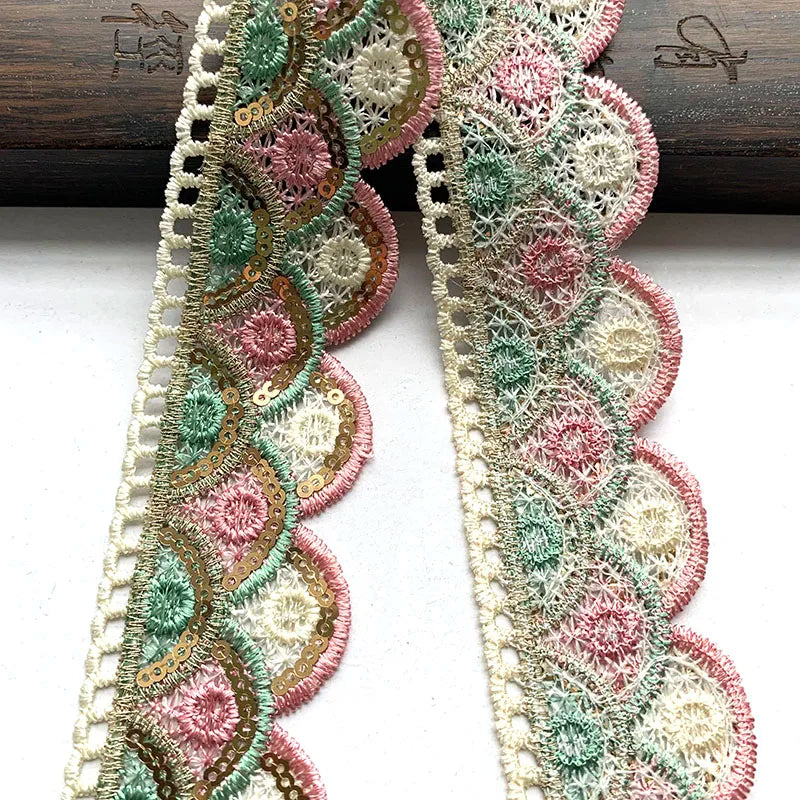 ruban décoratif dentelle 4cm large dorées motif floral blanc rose vert