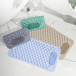 Détail du motif ajouré du tapis de bain
