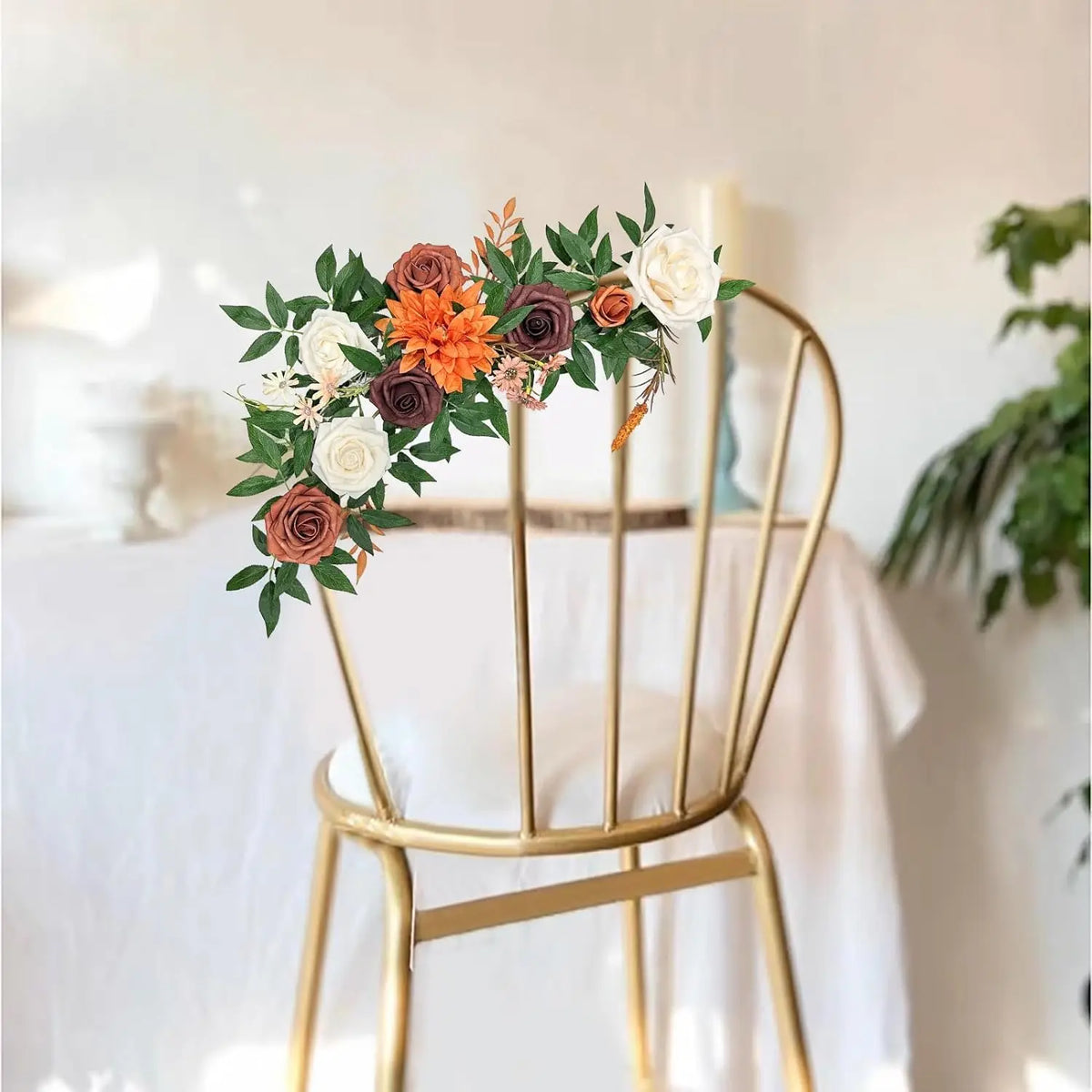 guirlande florale décoration mariage blanc bleu foncé roses dahlias chrysanthèmes extérieur romantique champêtre automnal