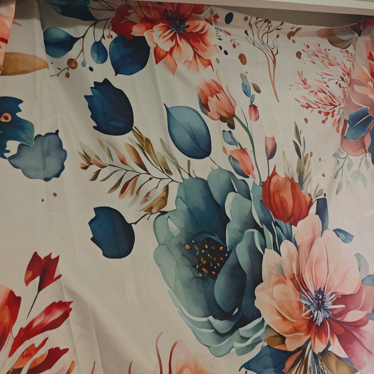 tissu brocart floral semi transparent respectueux environnement couleur blanche orangée bleue décoration