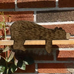 porte serrure ours bois marron clair brun foncé simple sculpté main fixations vis