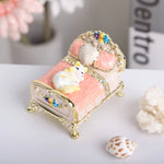 boîte bijoux trinket box baroque lit chat ornements strass tissu texturé rose or