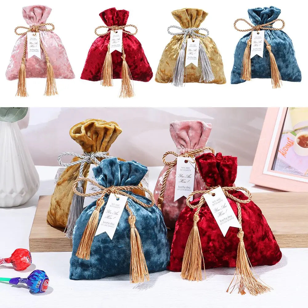 sac bonbons velours rouge rose bleu gris doré classique pompons ruban noué
