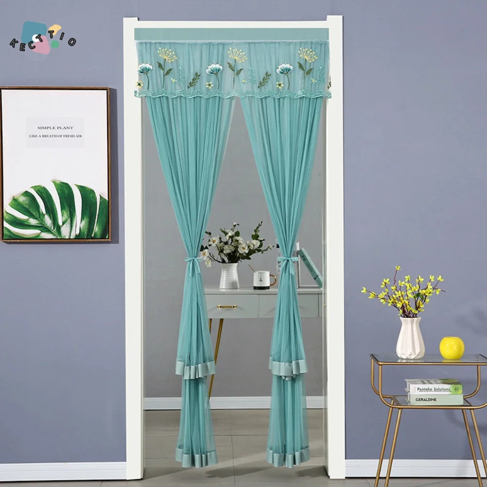 rideau moderne transparent brodé fleurs ruban fixation bleu clair violet rose blanc chambre fenêtre