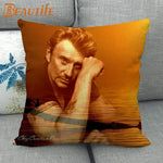 coussin carré moderne homme cheveux blond opacité noir bracelet cuir décoration chambre ornementalité universel