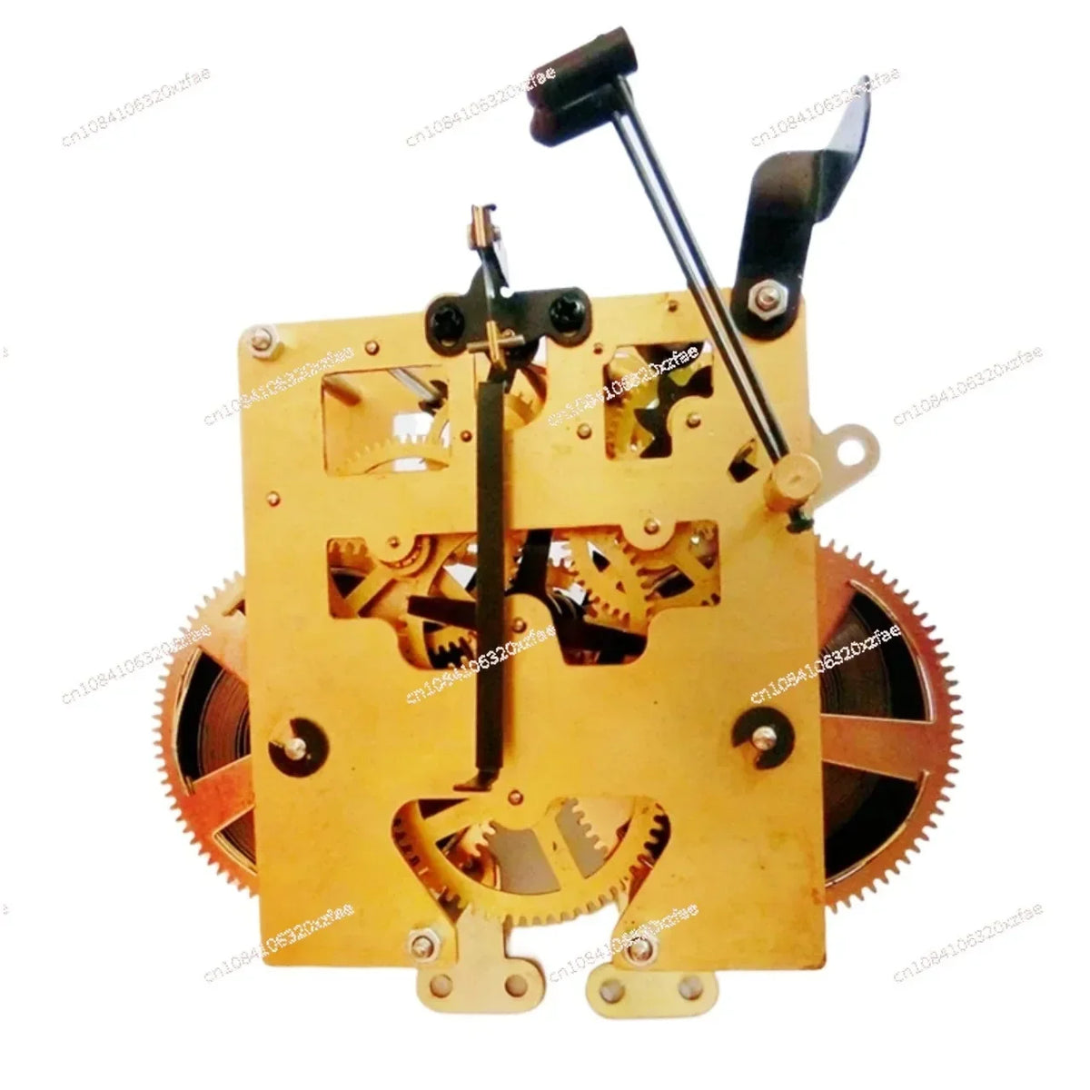 Horloge ancienne en cuivre sur table