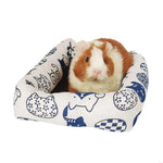 lit hamster confortable moderne fraises roses fond rose clair marron clair blanc