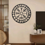 horloge murale noire symboles anciens motifs géométriques artisanal métal vieilli