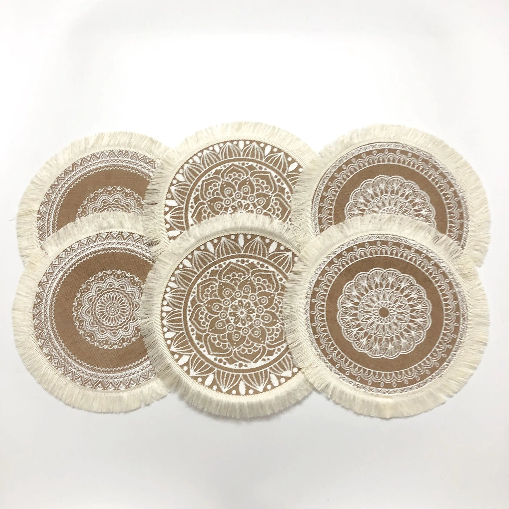 Set de table jute avec boules de fourrure