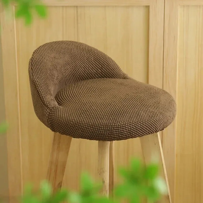 Housse de chaise de bar dans un décor de bar moderne