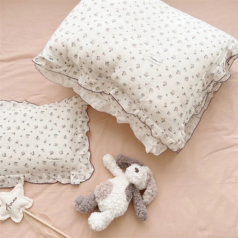 Housse de couette gaze coton dépliée montrant le motif floral