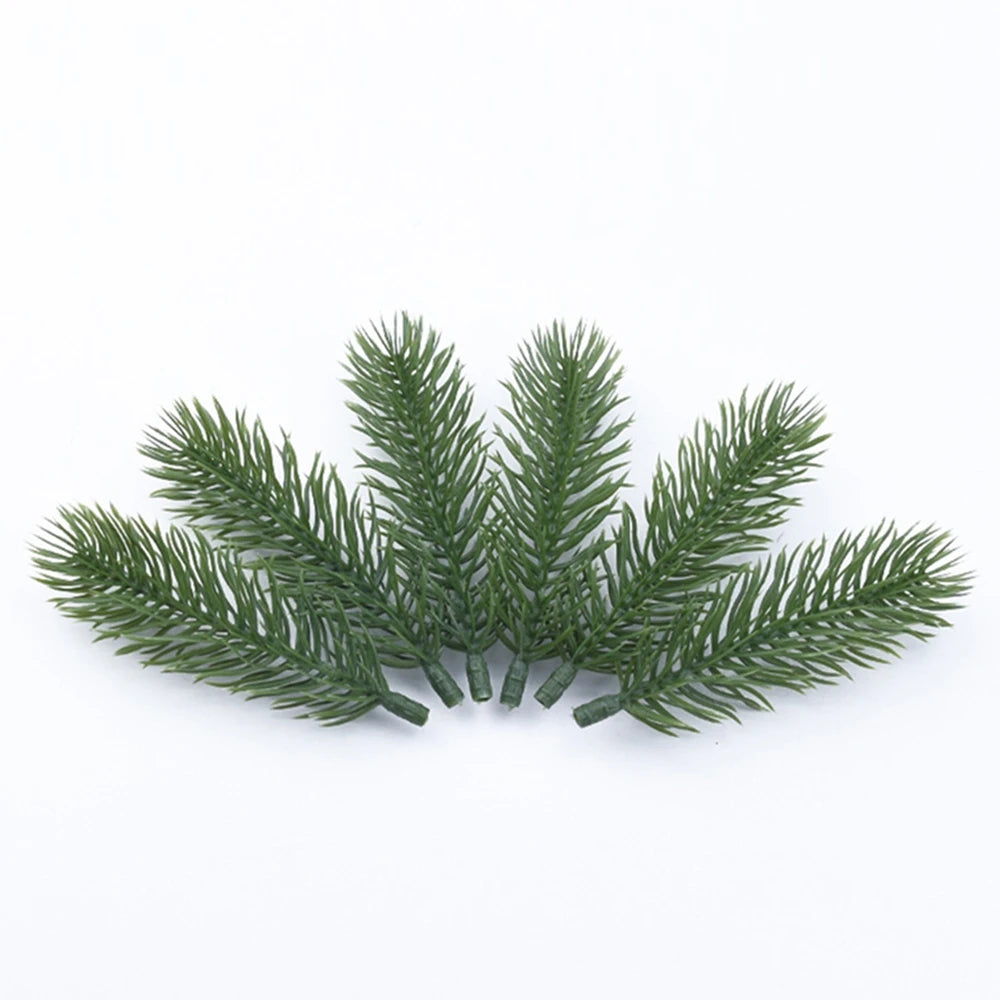couronnes noel artificielles branches sapin baies rouges cones pin vert foncé traditionnel decoration hiverextérieur