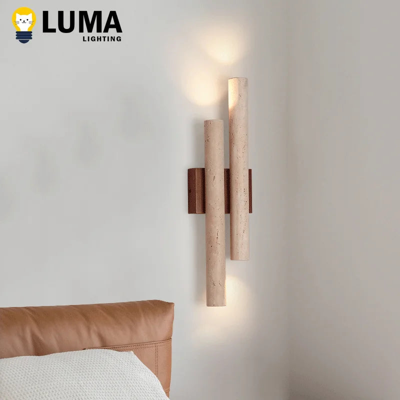 applique murale moderne minimaliste pierre naturelle lumière led beige clair marron foncé texture verticale