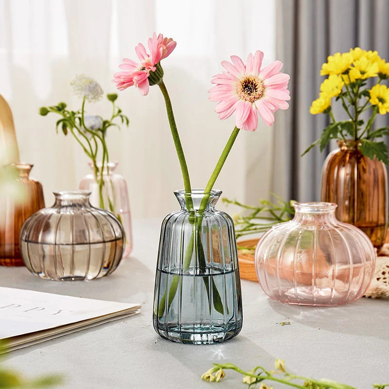 vases décoratifs modernes transparents rayures vertes fleurs maison table mariage