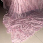 couverture lit floral rose violet marron semi transparent satinée décoration romantique oreillers assortis aspect