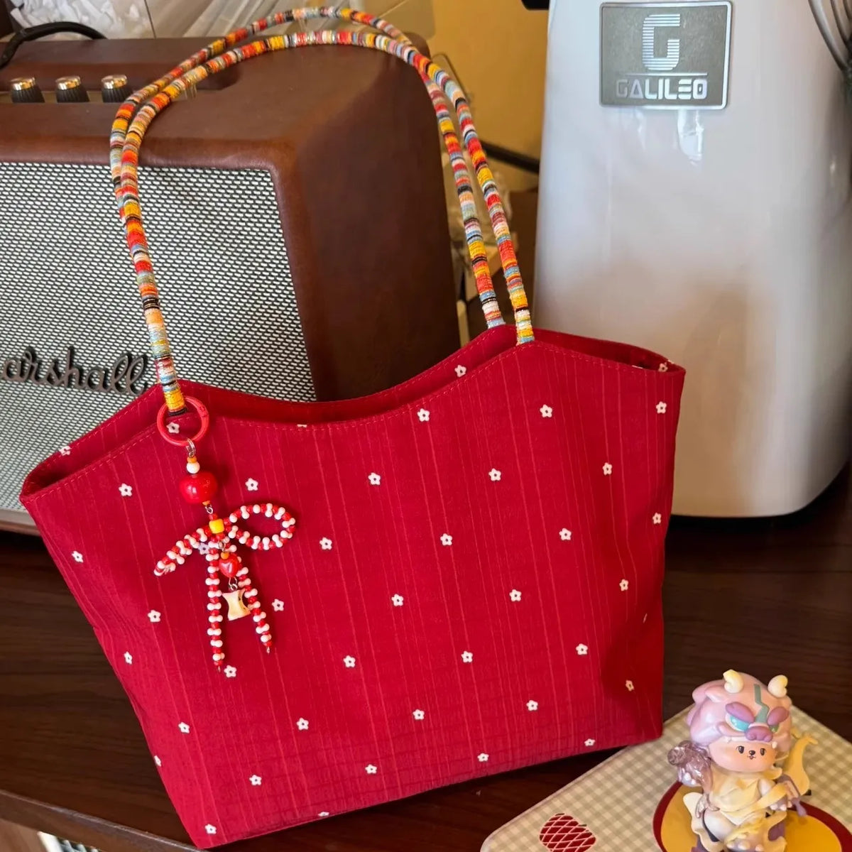 sac bandoulière toile rouge fleur blanche femme doux casual pince linge floral opacité