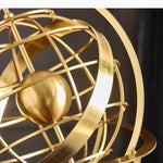 sculpture géométrique moderne sphère dorée anneaux circulaires décoration chambre minimaliste