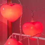 guirlande lumineuse coeurs rouges fil argenté festif romantique extérieur chambre jardin événement