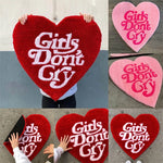 coussin forme cœur lettres blanches girls don't cry rouge rose clair moderne pop art