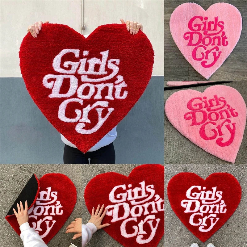 coussin forme cœur lettres blanches girls don't cry rouge rose clair moderne pop art