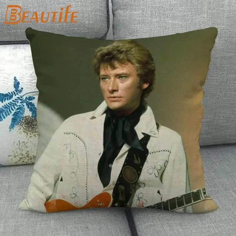 coussin carré moderne homme cheveux blond opacité noir bracelet cuir décoration chambre ornementalité universel