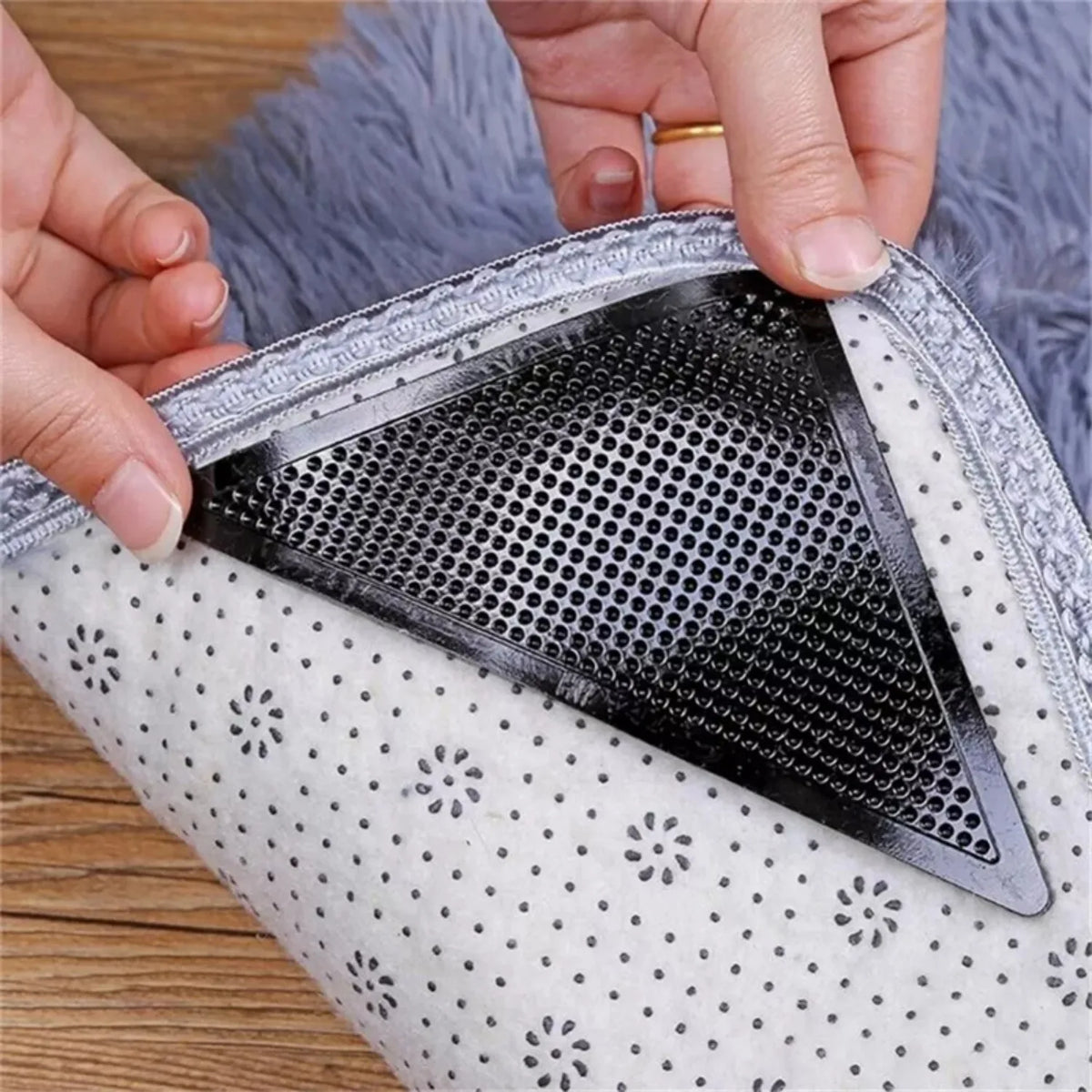 protections anti dérapantes tapis adhésives triangles texturées noir beige blanc orange gris intérieur utilitaires
