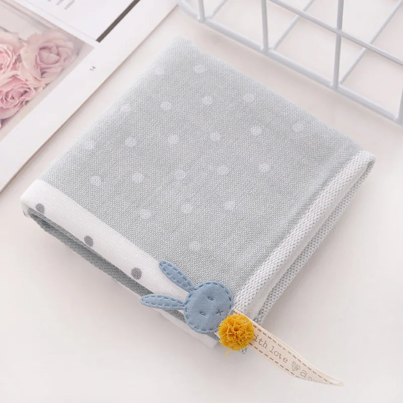 serviette coton bébé rapide absorption noël rose clair vert pastel gris clair points blancs