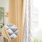 Rideau occultant isolant beige pour salon, avec motif matelassé élégant. Accentue le style moderne de votre intérieur tout en optimisant l'intimité et le confort thermique. Idéal pour une décoration d'intérieur raffinée et fonctionnelle.