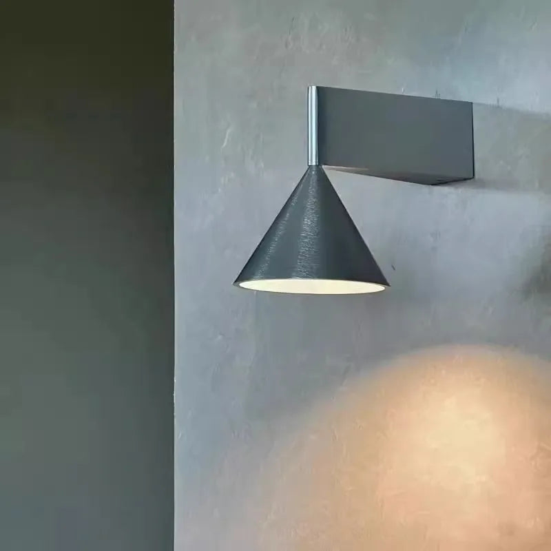 applique murale moderne conique minimaliste noir argenté or led chambre cuisine étude entree salon