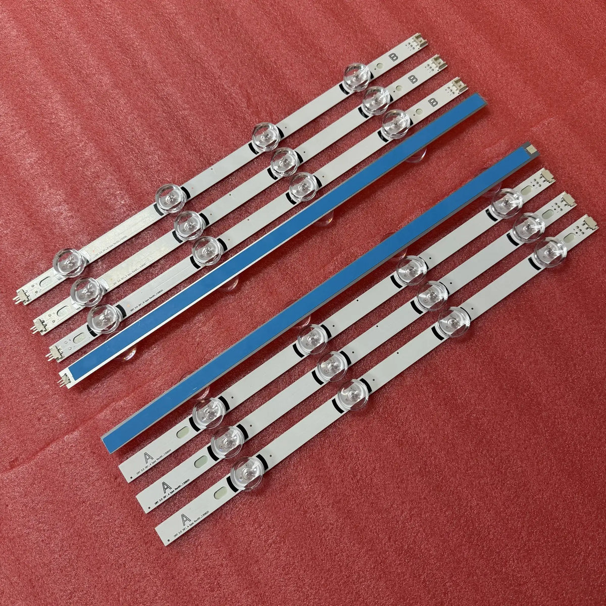 bande lumineuse led blanc bleu moderne adhésive réutilisable connecteurs boutons