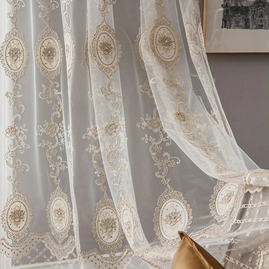 rideau tulle brodé fleur doré élégant transparent fenêtre beige classiquehôtel maison
