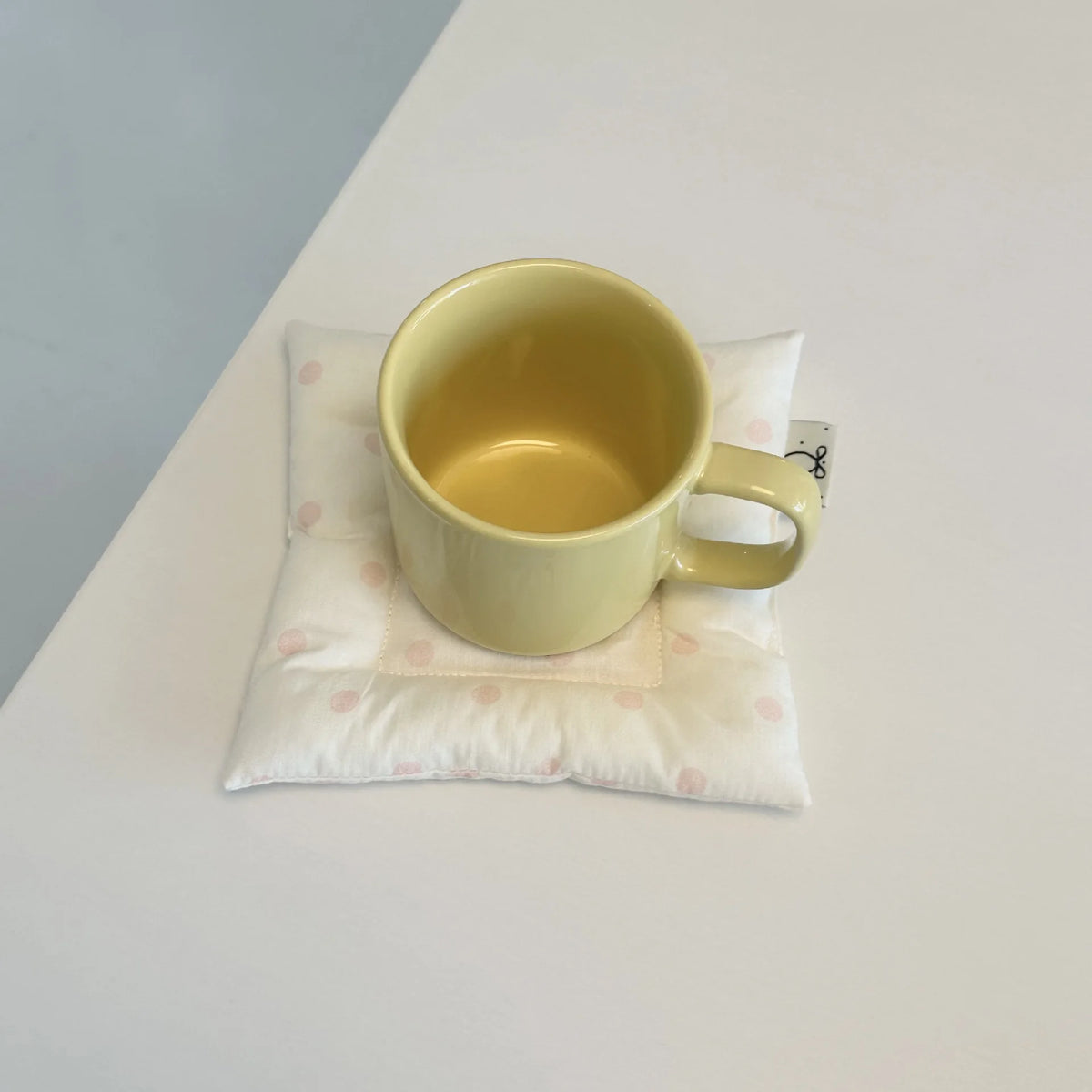 coussins protection tasses blanc gris clair beige rose pâle points classique opaques sans fixation