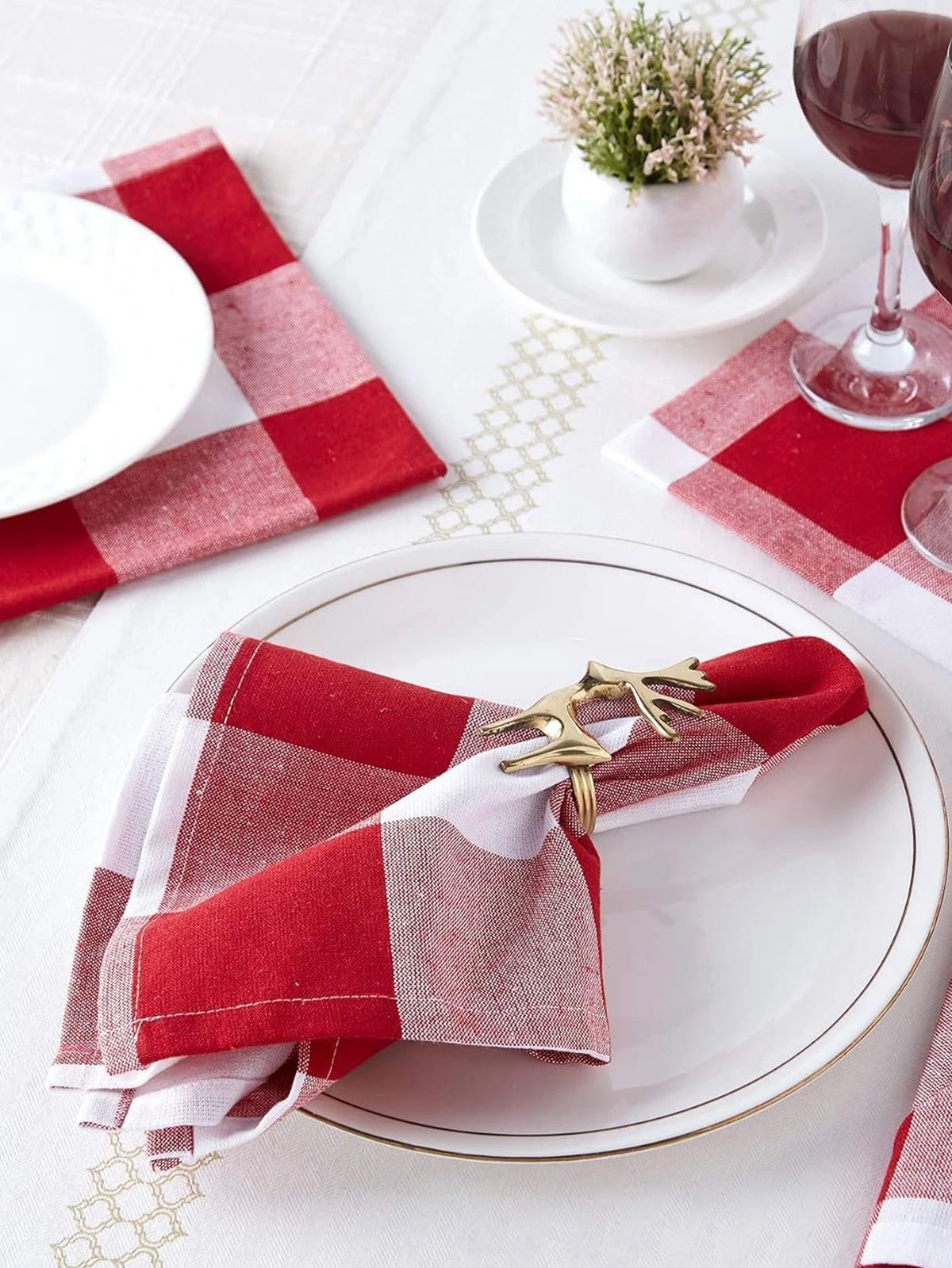 serviettes carreaux rose blanc rouge orange jaune beige clips métalliques table restaurant pack six
