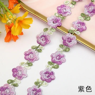 ruban décoratif polyester fleurs brodées rose vert violet jaune clair blanc opacité broderie fine