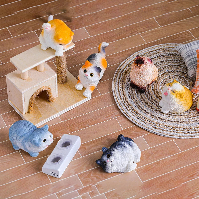 figurines chats blanc beige gris orange bleu réalistes pelucheuses meuble niche nourriture plante coussins