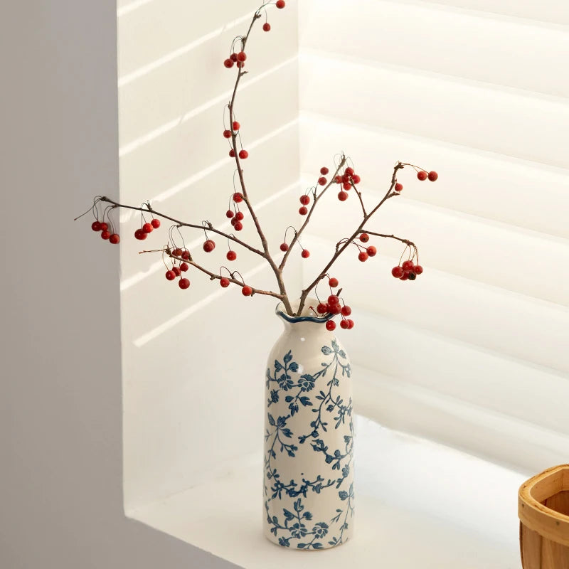 vases decoratifs ceramic bleu blanc motifs floraux salon deco