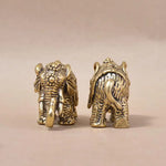 statuette éléphant bronze doré décoration florale motifs géométriques texture rugueuse traditionnel asiatique ornement métallique