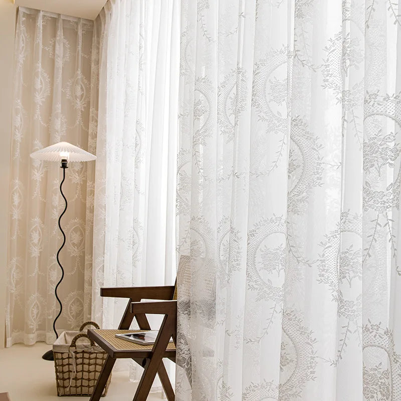 rideau floral polyester translucide champêtre blanc motif brodé vintage decoration extérieure