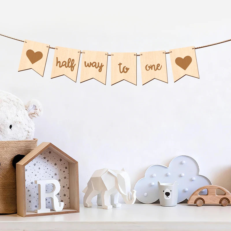 guirlande fanions bois texturé coeurs gravés natural clair clips minimaliste occasion fête anniversaire baptême