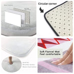 Ce tapis de sol en flanelle douce et confortable offre un design avec un coin circulaire et une surface en microfibres rapide à sécher, avec un rembourrage en mousse à mémoire de forme pour plus de confort.