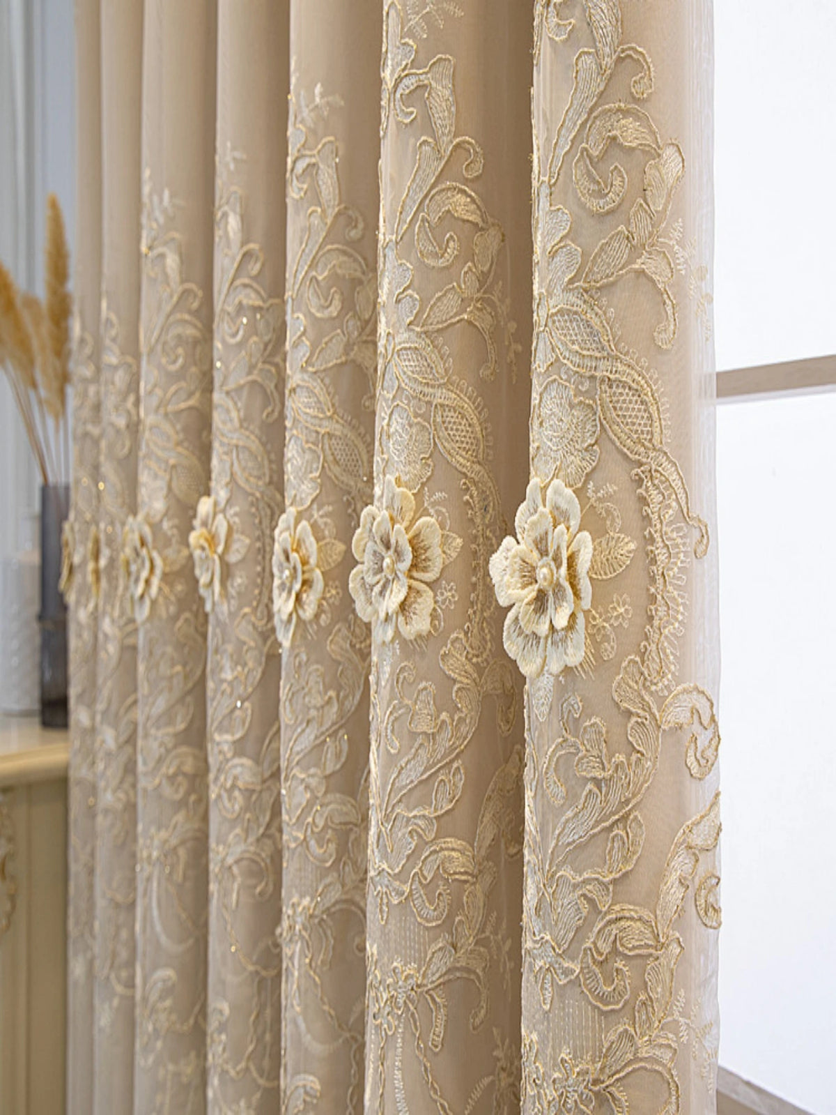 rideau classique brodé floral fin dentelle semi transparent beige clair fenêtre française polyester tat