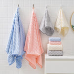 serviette bain moderne rose clair absorbante texture cotonnée motif géométrique douce séchage rapide