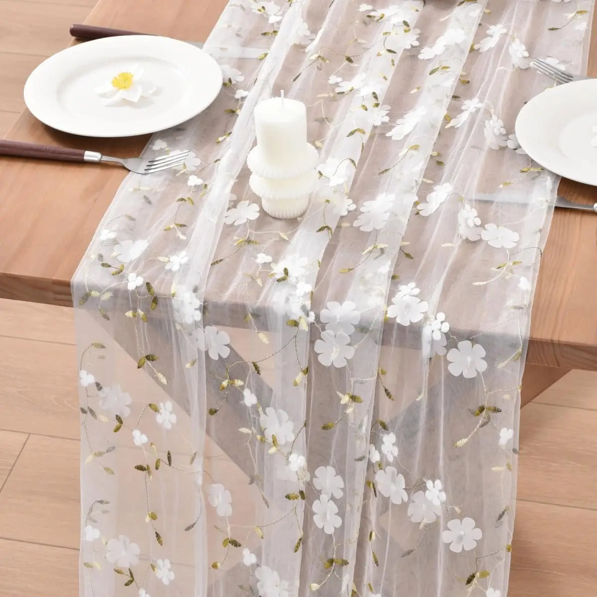 nappe tulle transparente fleur blanche dorée printemps été romantique décoration table maison mariage