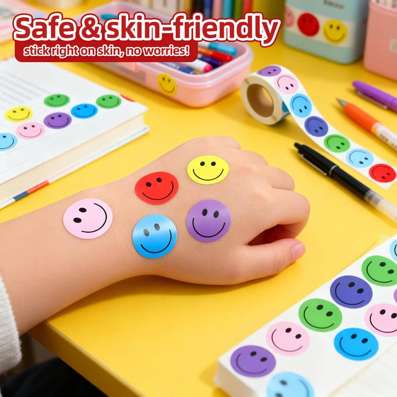 stickers adhésifs smiley faces couleurs vives simple enfantin rouge bleu vert violet jaune 25cm