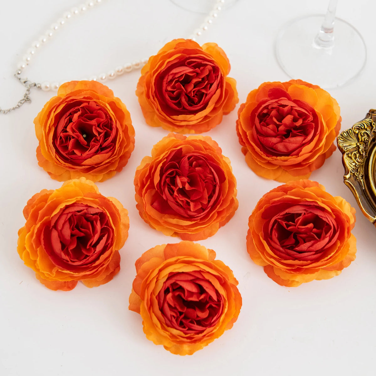 décoration intérieure mariage bouquet pivoine soie rose blanc orange rouge bleu