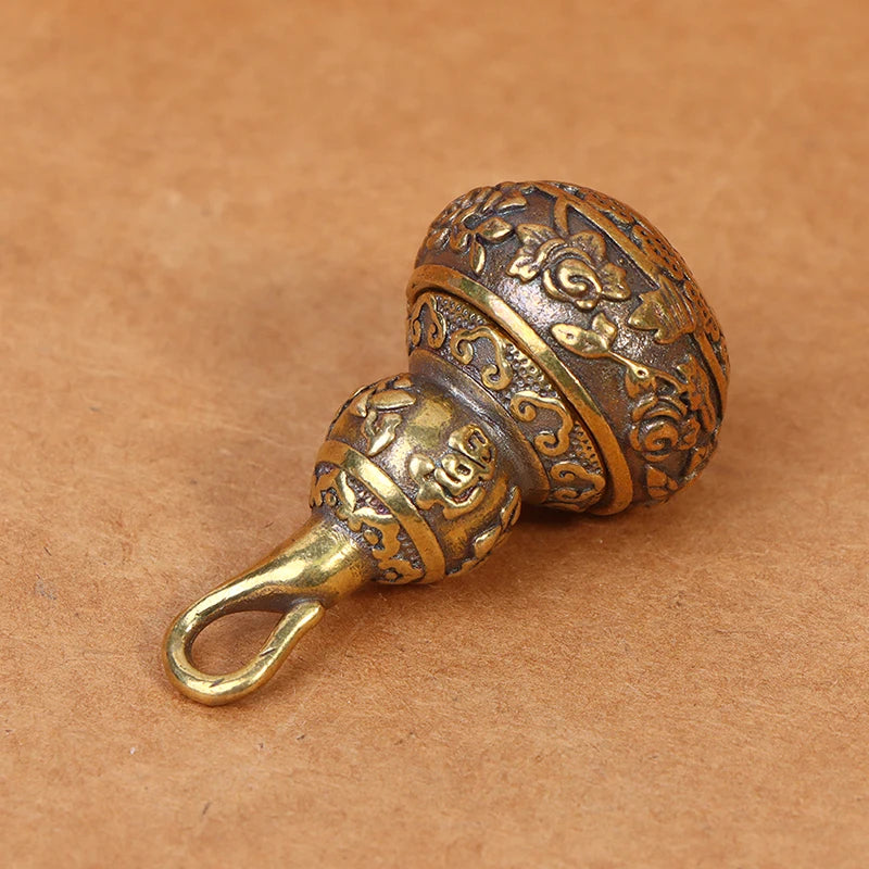 porte bonheur cuivre doré motif floral traditionnel asiatique anneaux suspension