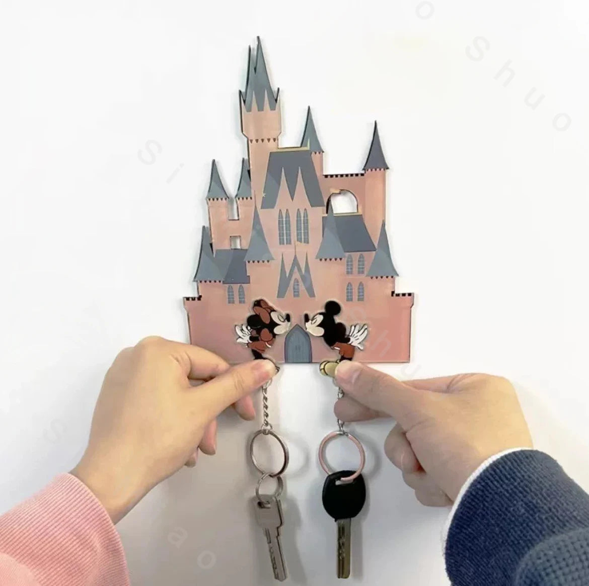porte clés mural château disney mickey minnie rose gris bleu Jaune Noir Blanc architectural